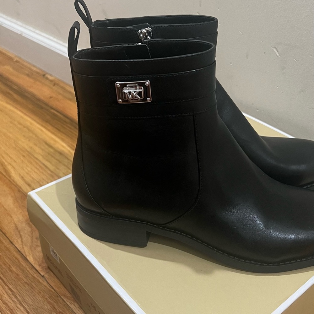 Michael Kors size 7 1/2 boots brand new never been worn